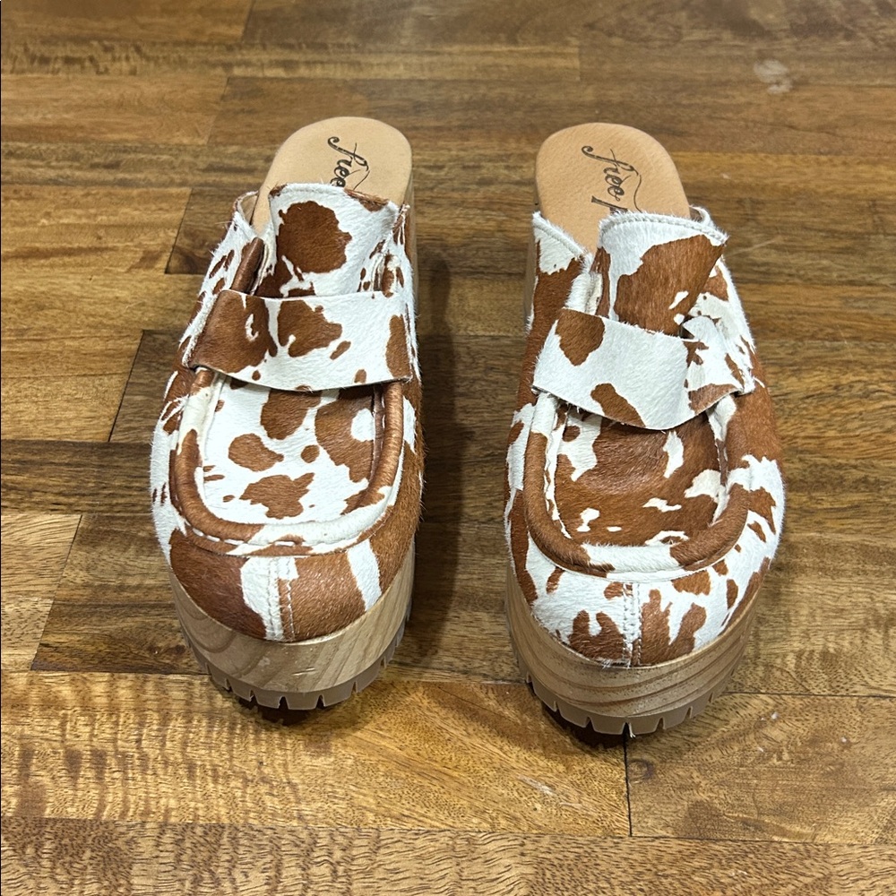 Women’s Cowhide Platform Clog Mule in Brown and White - Picture 5 of 9
